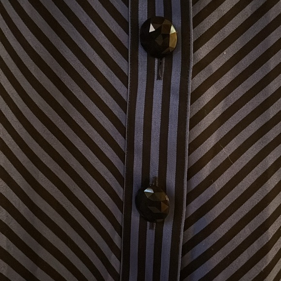 Unworn ladies cotton blouse, buttons are black faceted. Vintage Foxcroft NYC. - Picture 5 of 5